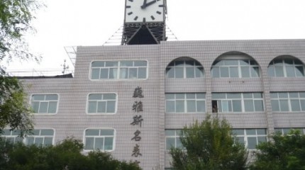  山村走出的慈善企業(yè)家--圖說天下網(wǎng)站對巍雅斯的采訪報(bào)道